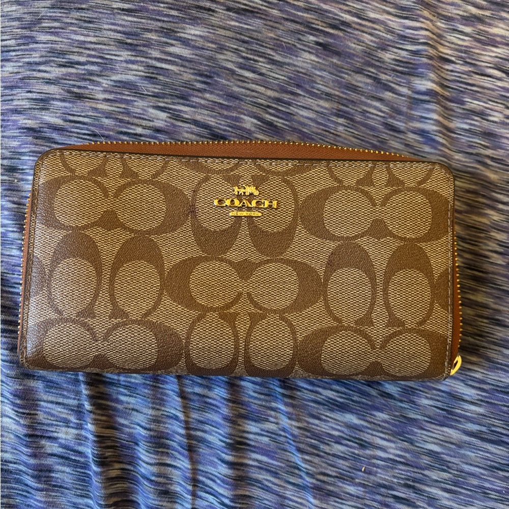 Coach Signature Brown Zip Wallet